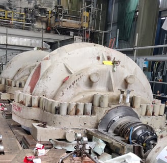 Centrifugal gas compressor