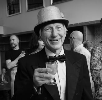 a man in a tuxedo and hat.