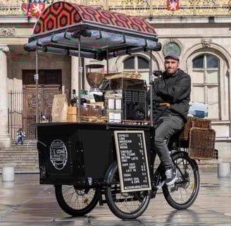 le gone à roulettes triporteur café ambulant itinérant Adrien Lyon