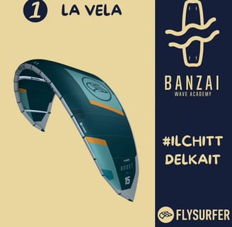una vela di kitesurf gonfia e pronta a volare