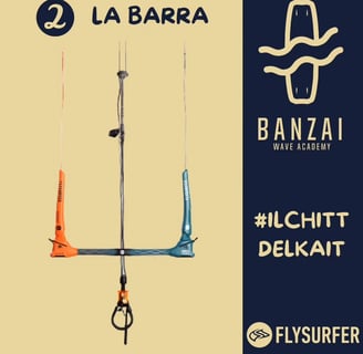 una barra di controllo da kitesurf in tutte le sue componenti.
