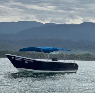 Boat Coral Expeditions Costa Rica