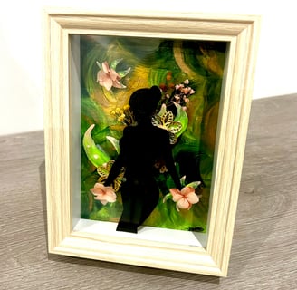 Ilona Paris tableau d'une femme ornée de fleurs