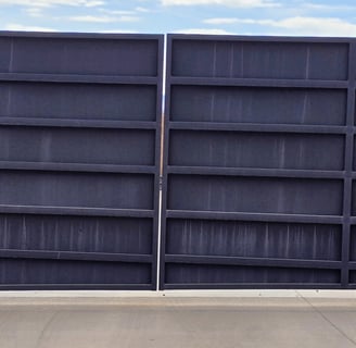Inferior Painted metal gate with corrosion