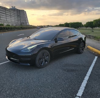 Jogreily imports SRL Tesla model 3 años 2021 Estándar Plus.  En excelente condición  llévatelo con $