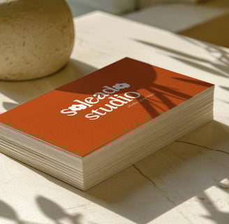 Cartes de visite de Soleado studio, studio de graphisme liégeois
