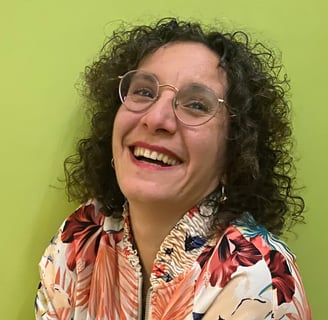 Claudia Petitjean anime les ateliers de Yoga du Rire à Fontenay sous bois