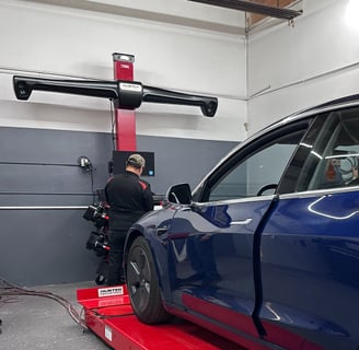 Wheel alignment with Hunter Hawkeye elite alignment machine