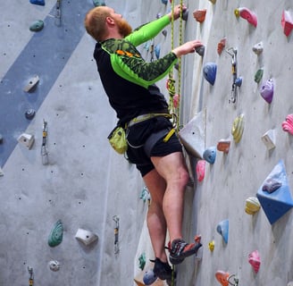 sport climbing gear spor tırmanışa başlamak yeni malzemeler almak lead climbing wall