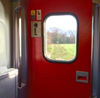 Porte du TGV Paris Belfort photo de joel rehde