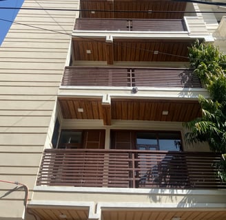 Spacious 3 BHK builder floor in Chattarpur South Delhi with stilt parking