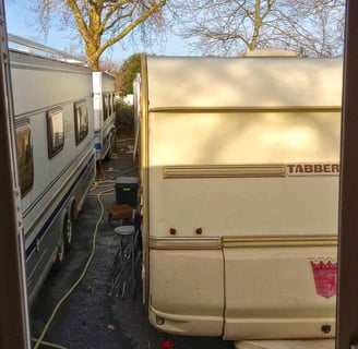 Vue Bouglione depuis la porte du camping-car de joel rehde
