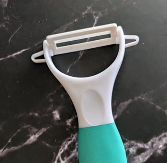 Kid safe peeler
