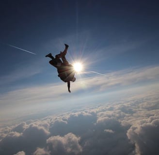 Dein Selbstführung Mentor bei Fallschirmsprung über den Wolken