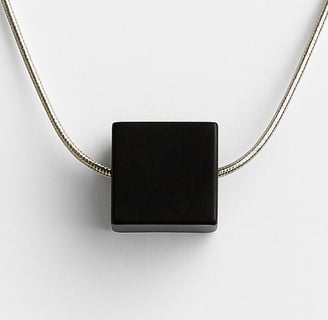 bllack pearl necklace 