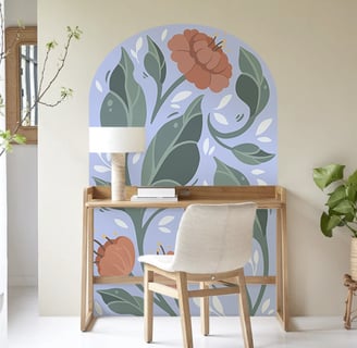 Fresque intérieure arche avec des fleurs et de la végétation sur un fond bleu