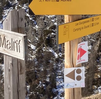 Le "rond point" à l'entrée aval du hameau!