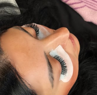 alt="before and after lash extension results"