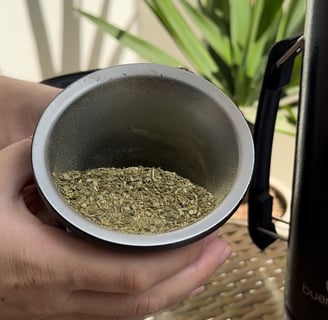 Mate argentino, montañita de yerba mate