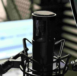 Profesjonalny mikrofon i studio lektorskie