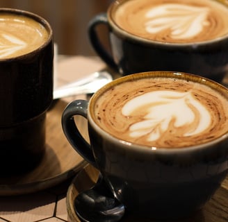 alt="cappuccino at Bon Jo Montmartre"
