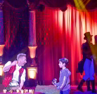 le clown Don Christian sous le chapiteau du Cirque d'Hiver Bouglione On Tour