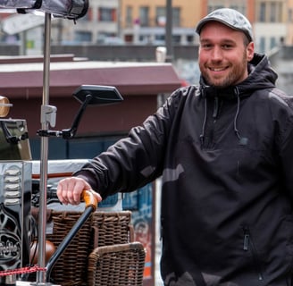 le gone à roulettes triporteur café ambulant itinérant Adrien Lyon