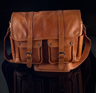 Sac en cuir de marque Paul Marius sur fond noir
