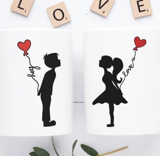 En AvantiRed creamos graficos en tazas personalizables