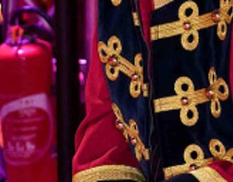 le clown Don Christian au préshow du Cirque d'Hiver Bouglione On Tour, à Brest en 2016