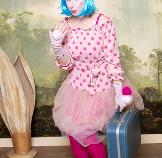 Mia, clown Neztoiles. Costume avec guirlande jupe éteinte