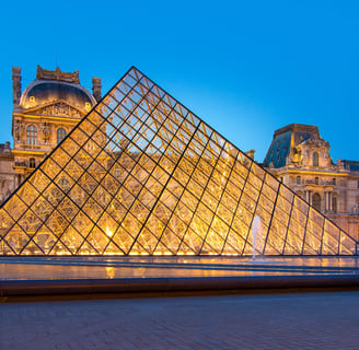 a pyramid shaped pyramid with a pyramid shaped pyramid
