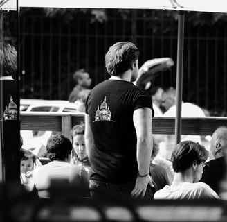 alt="who is bon jo - terrace montmartre"