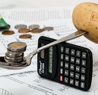 economizar calculadora equilíbrio moedas batata dinheiro