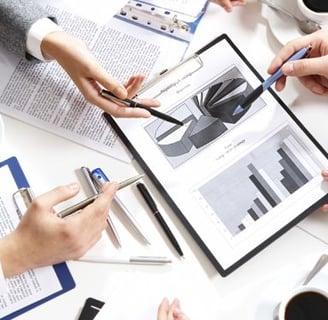Visualización de datos analíticos para tomar decisiones informadas basadas en estudios de mercado