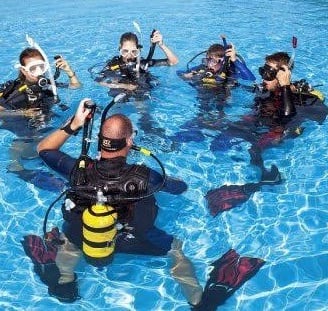 Aprende a Nadar con Seguridad_ 10 Habilidades Básicas en la Natación