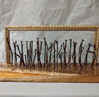 sculpture avec des clous 