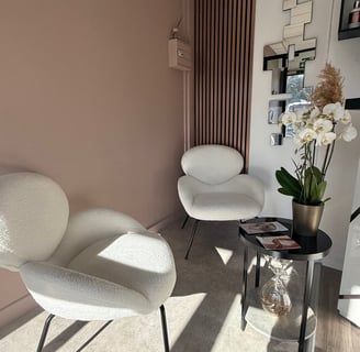 accueil d'un institut de beauté à nancy avec une salle d'attente