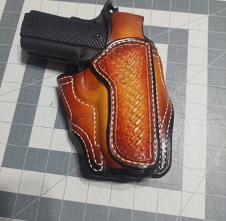 handmade custom 1911 holster from yooperleather.com