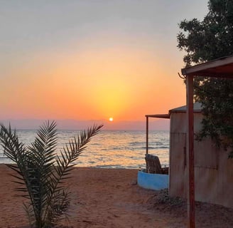 Auringonnousu rannalla Egyptissä