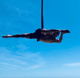 Circo e Faixa acrobática com Emanuel Fuentealba Leon