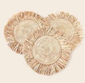 Décoration murale africaine beige en raphia