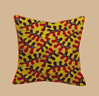 Coussin en wax jaune rouge noir à motifs africains