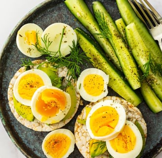avocado egg rice cakes