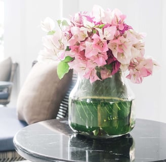 hydrangea table decor on the coffee table