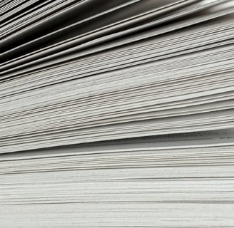 Pilha de rankings jurídicos para advogados