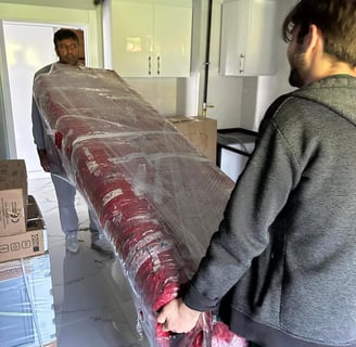 Bolu merkezli nakliye firması Sabırlar Nakliyat'ın taşıma aracı yükleme yapıyo