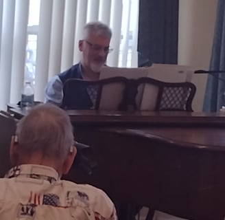 singer piano performance
