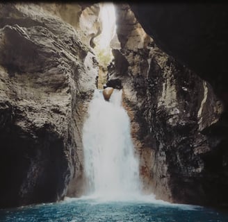 whereiskay travel vlog of la leona waterfall in costa rica, 2023
