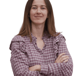 a woman with a smile on her face and arms crossed, with her arms crossed